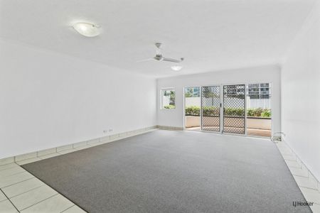 Beachfront Living in Surfers Paradise! - Photo 4