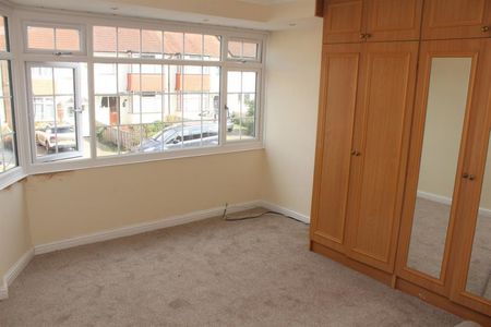 3 bedroom House To Let - Photo 4
