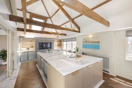 Picturesque, extensively refurbished mews house in the heart of Belgravia - Photo 5