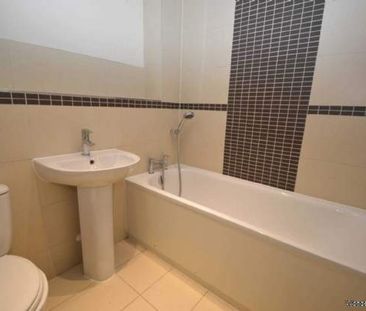 2 bedroom property to rent in Addlestone - Photo 6