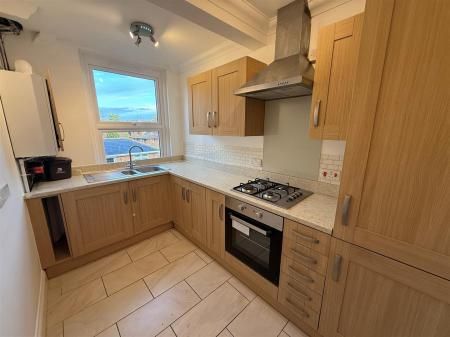 SUBERB APARTMENT, WIMBORNE - Photo 2