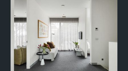 Luxury Low-Maintenance Living in Prime Brighton Location - Photo 5