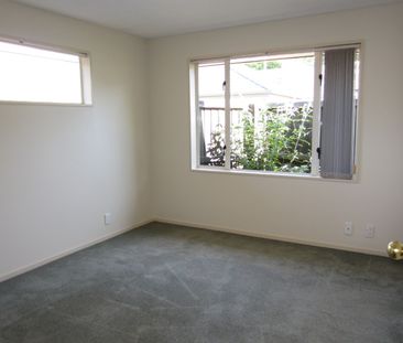 Rear Sunny 3 bedroom Townhouse - Photo 6