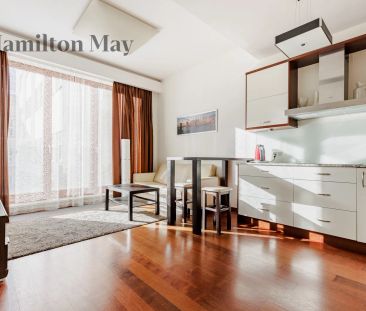 Ciche, dwupokojowe mieszkanie w apartamentowcu obok pl. Konstytucji - Zdjęcie 1