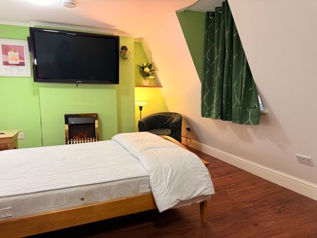 Room in a Shared Flat, Dean Street, W1D - Photo 5