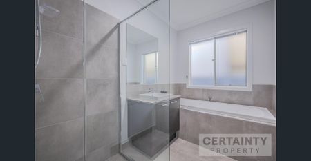 Luxurious Family Living in a Quiet South Ripley Street - Photo 2