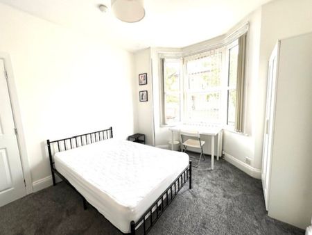 5 Bed Student Accommodation - Photo 3