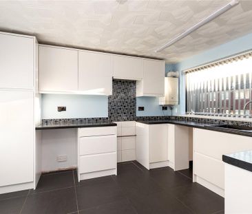 3 bedroom end of terrace house to rent - Photo 2