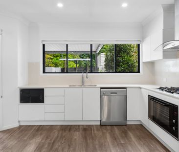 Fully Furnished Modern Town House! - Photo 5