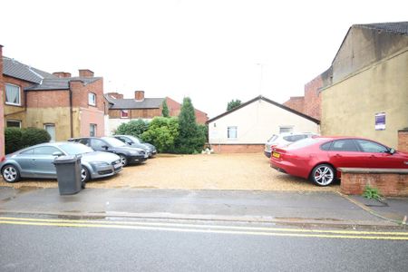 2 bedroom ground floor flat to rent - Photo 4
