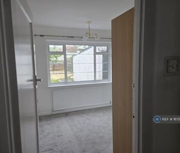 3 bedroom bungalow to rent - Photo 1