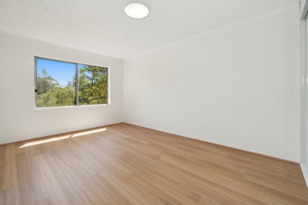 LIGHT AND AIRY 1 BEDROOM APARTMENT IN GREAT LOCATION - Photo 1