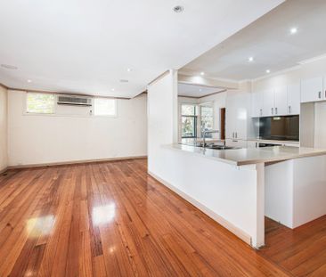 Elegant Family Living in a Prime Blackburn Location - Photo 6