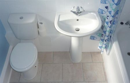 1 bedroom Flat To Let - Photo 5