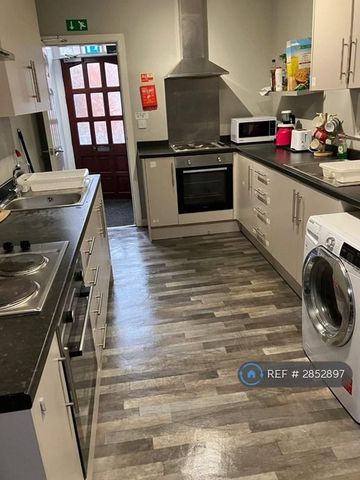 1 bedroom in a house share to rent - Photo 5