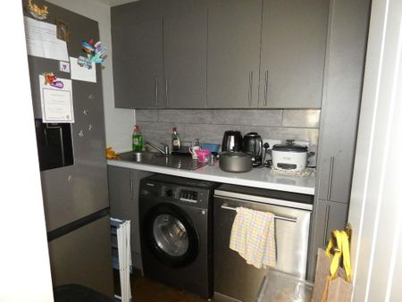 3 bedroom semi-detached house to rent - Photo 5
