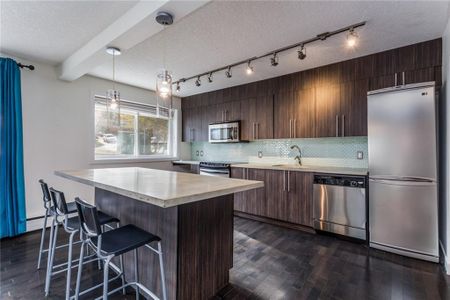 2 Bedroom Condo For Rent In Lower Mount Royal | Heat & Water Included. - Photo 4