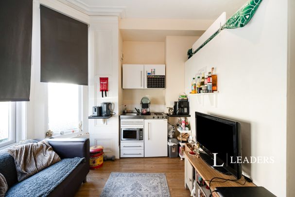 1 bedroom studio to rent Lawrence Road, Southsea, Hampshire, PO5 - Photo 1