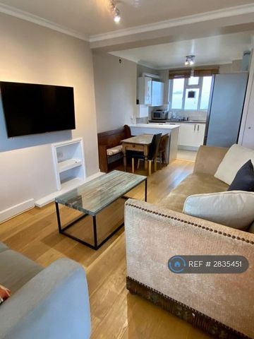3 bedroom flat to rent - Photo 3