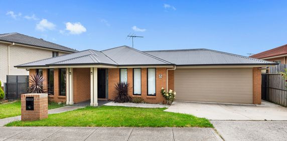 Beautifully Presented 3 Bedroom Home &excl;&excl; - Photo 2