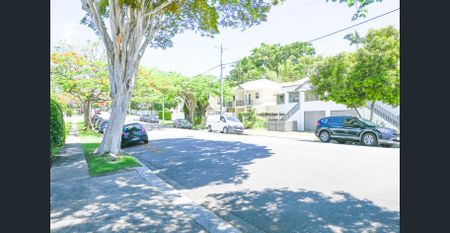Fully Air conditioned Unit in Blue Ribbon Suburb - Photo 2
