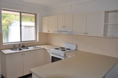 Neat & Modern Living in Upper Piper Street! - Photo 4