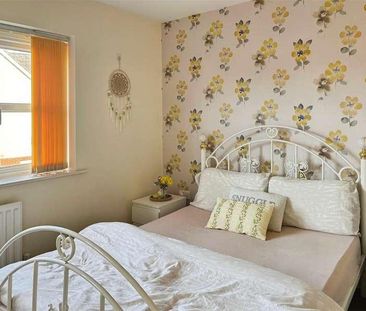 Eltham Avenue, Cippenham, SL1 - Photo 2