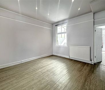 Albion Road, Hounslow, TW3 3RT - Photo 2