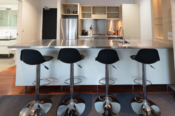 Stunning Fully Furnished Apartment in Viaduct Point - Photo 1