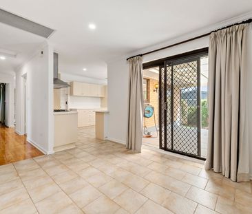 Spacious Family Home Opposite Padulesi Park - Photo 2