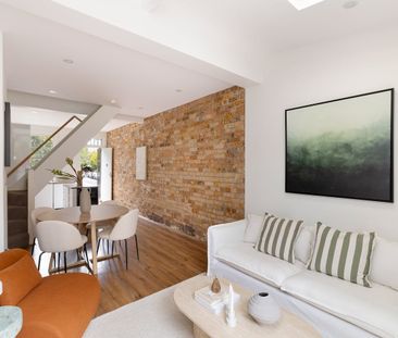 Renovated terrace in end-row position and village address - Photo 3