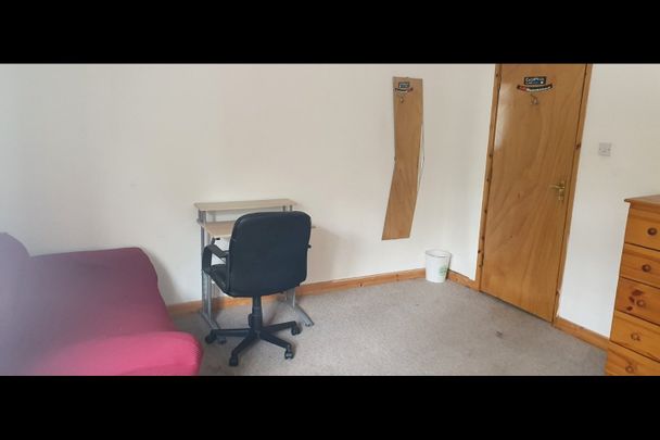Room in a Shared House, Portswood Road, SO17 - Photo 1