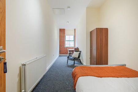 4 Bed Flat, Bells Square, S1 - Photo 2