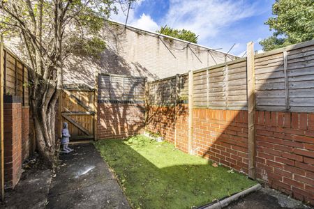4 bed Mid Terraced House for Rent - Photo 3