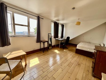 4 bedroom flat to rent - Photo 3