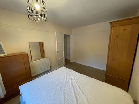 2 Bed Flat, Clifton Vale Close, BS8 - Photo 2