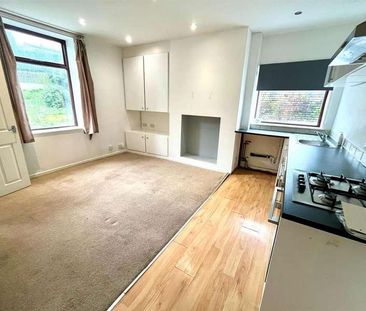 Carlinghow Hill, Batley, WF17 - Photo 4