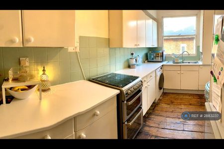 1 bedroom in a flat share to rent - Photo 5