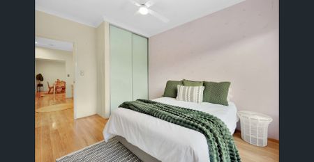 Stylish Family Home with Theatre, Study & Spacious Living in Piara Waters - Photo 2