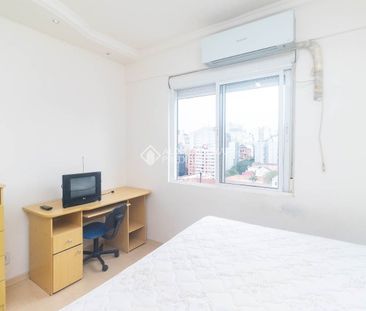 Apartamento com 1 quarto e 42m² para alugar em Centro Histórico, Po... - Foto 2