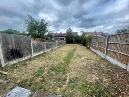 Sydney Road, Barkingside - Photo 4