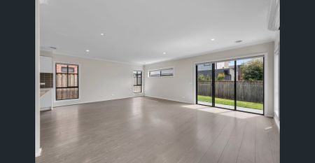 DELIGHTFUL HOME NEEDING TENANTS TO LOOK AFTER IT. - Photo 2