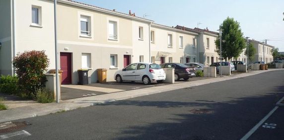 Location Maison 3 pièces 74m² VAYRES 33870 - Photo 2