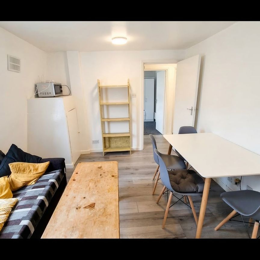 3 Bed Flat, Morning Lane, E9 - Photo 1