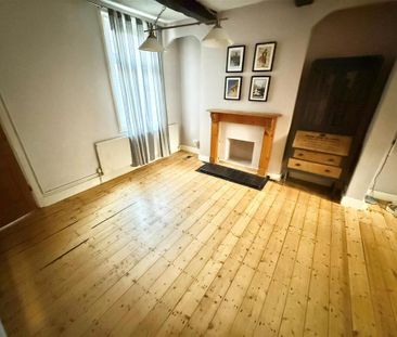 3 bedroom end of terrace house to rent - Photo 2