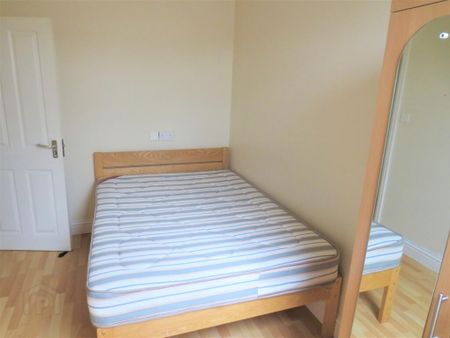 Upstairs Apartment, 53E Agincourt Avenue, University Quarter!, Belfast, BT7 1QA - Photo 2