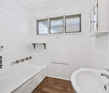 Great Location, Neat and Tidy - Photo 5