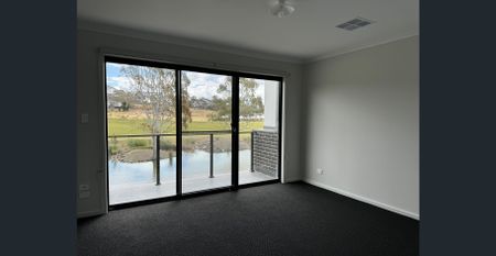 Three bedroom townhouse with beautiful views - Photo 4