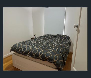 WOW FACTOR IN ALBERT PARK - POLISHED FLOORBOARDS, HEATING & COOLING... - Photo 3