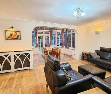 St. Pauls Close, London, W5 3JX - Photo 1